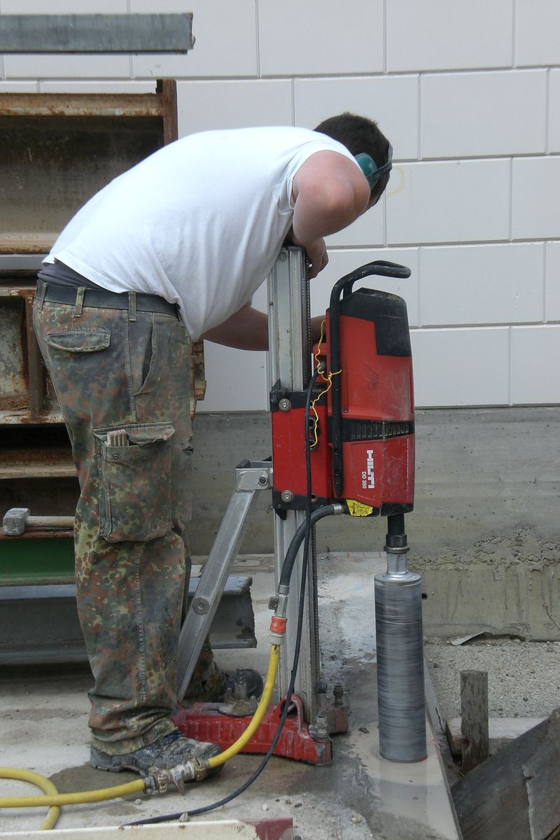 Betonbohren mit Kernbohrgerät